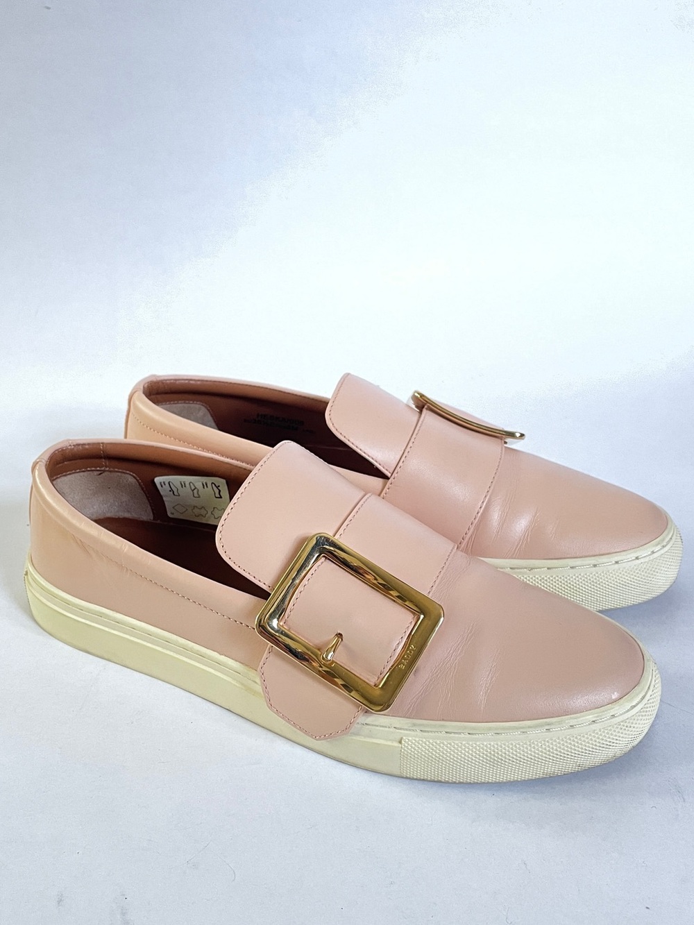 BALLY🇨🇭// Women’s Pale Pink Slip-On Sneaker with Gold Pilgrim Buckle